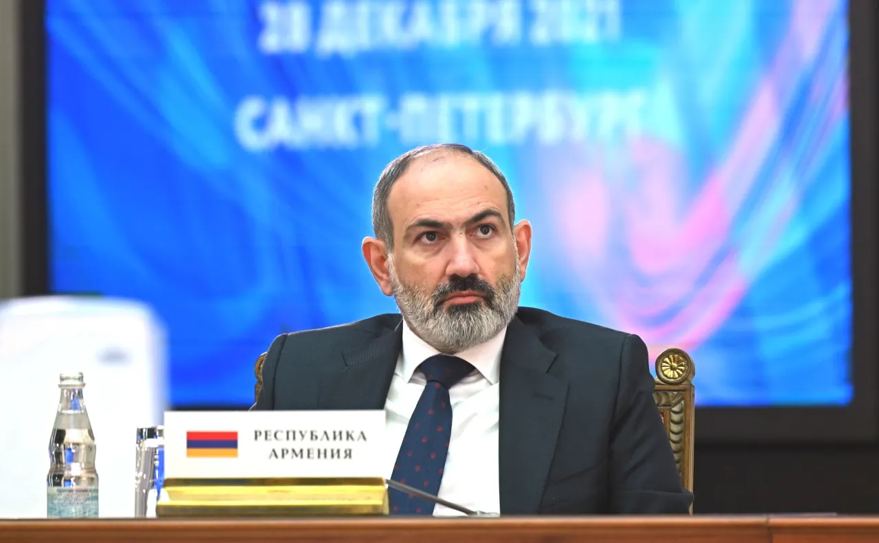 ЭКС-ГЛАВА МИД АРМЕНИИ ВАРДАН ОСКАНЯН : ПАШИНЯН ПО КУСОЧКАМ СДАЁТ СТРАНУ, ЗНАЧОК КОТОРОЙ НА ГРУДИ