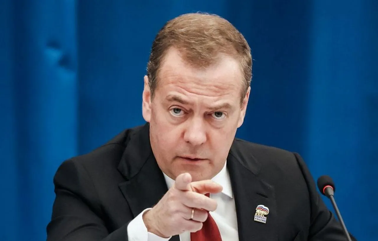 МЕДВЕДЕВ ЗАЯВИЛ ПРО СИММЕТРИЧНЫЙ ОТВЕТ НА АТАКИ ПО ЗАПОРОЖСКОЙ АЭС