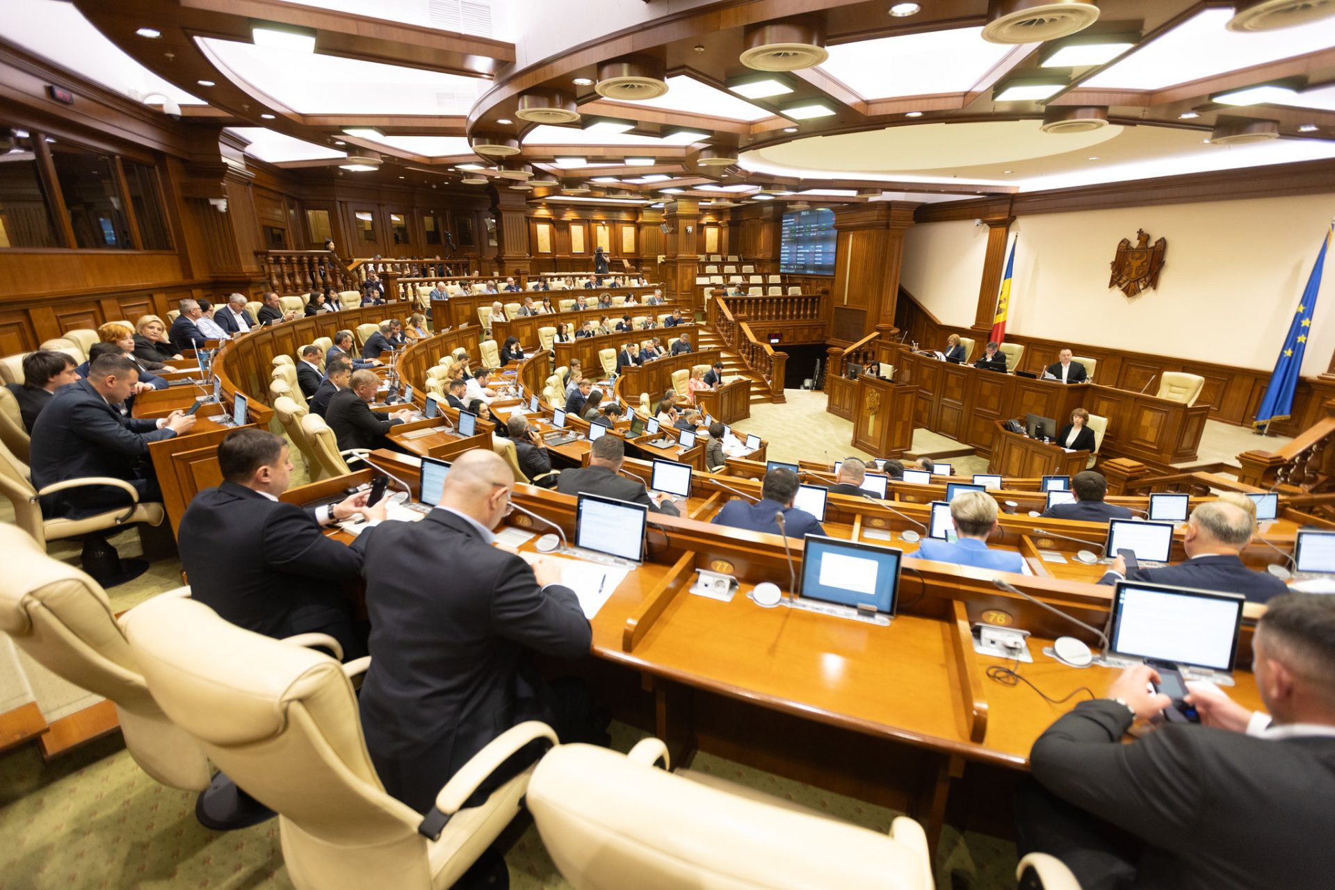 ПАРЛАМЕНТ ОДОБРИЛ ПЕРЕРАСПРЕДЕЛЕНИЕ ПОЛНОМОЧИЙ В РАССЛЕДОВАНИИ КОРРУПЦИИ