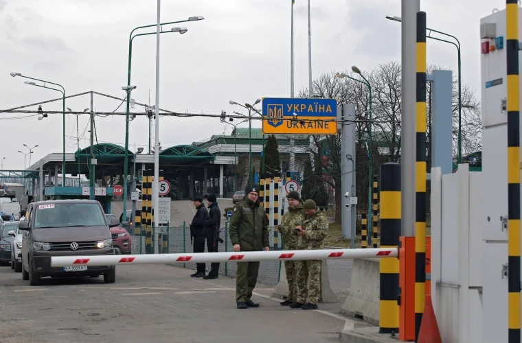 СЛОВАКИЯ ЗАКРЫЛА ГРАНИЦУ С УКРАИНОЙ