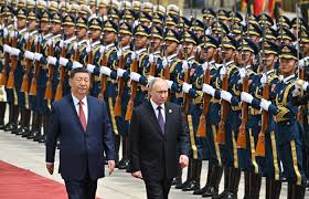 ПУТИНА ВСТРЕТИЛИ ТОРЖЕСТВЕННЫМИ ЗАЛПАМИ ИЗ ПУШЕК НА ГЛАВНОЙ ПЛОЩАДИ КИТАЯ