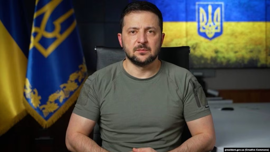ЗЕЛЕНСКИЙ: БЕЛАРУСЬ СТРОИТ ВДОЛЬ ГРАНИЦЫ С УКРАИНОЙ СКЛАДЫ И ДОРОГИ