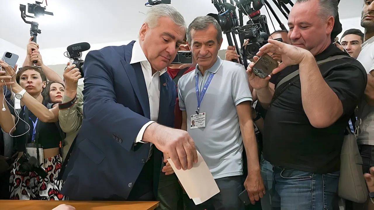 ОППОЗИЦИЯ В АРМЕНИИ ТРЕБУЕТ ОТМЕНИТЬ РЕЗУЛЬТАТЫ ПАРЛАМЕНТСКИХ ВЫБОРОВ