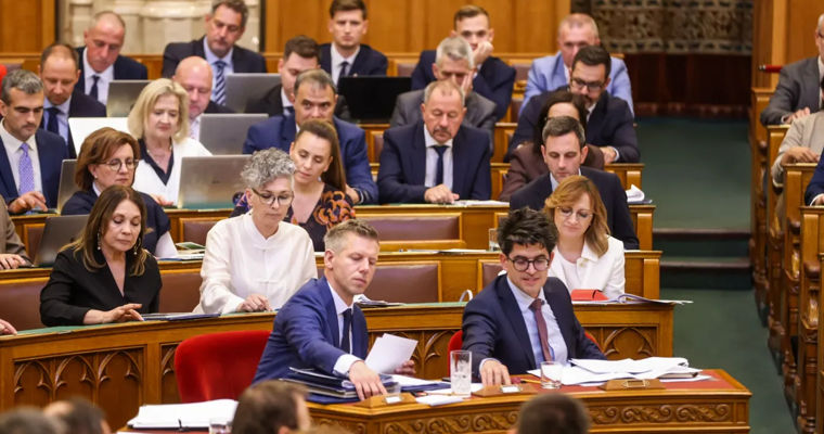 ПАРЛАМЕНТ ВЕНГРИИ ОГРАНИЧИЛ СРОКИ ПРЕБЫВАНИЯ НА ПОСТУ ПРЕМЬЕР-МИНИСТРА