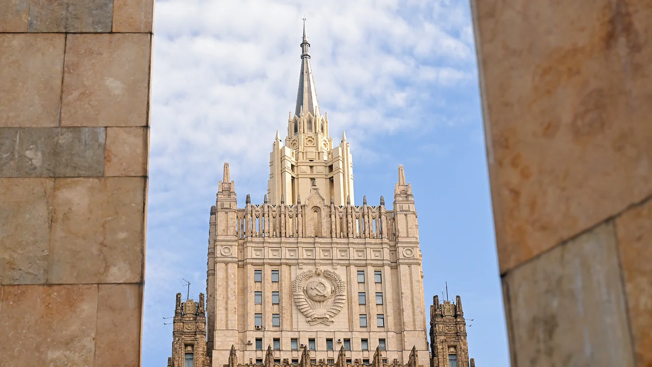 ПОСЛА РУМЫНИИ ВЫЗВАЛИ В МИД РФ