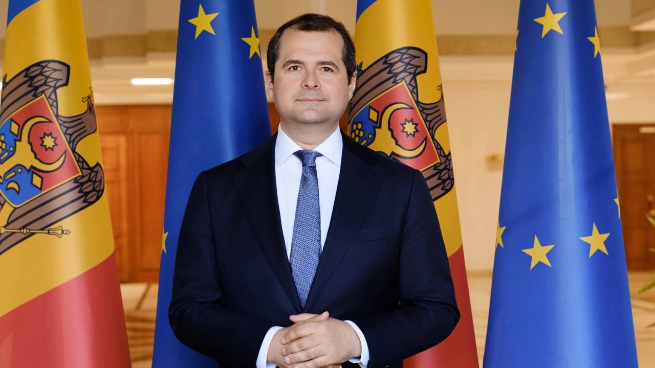 КАНДИДАТ В ПРЕМЬЕР-МИНИСТРЫ ВАСИЛЕ ТОФАН ПРЕДСТАВИЛ СОСТАВ ПРАВИТЕЛЬСТВА