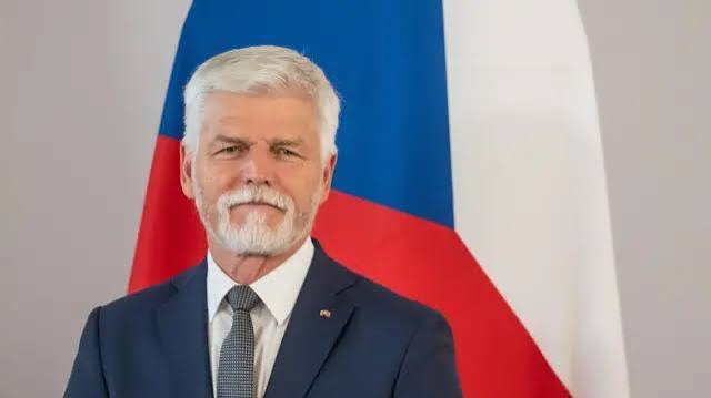 СОЮЗНИКИ ОБВИНИЛИ ЧЕХИЮ В ЛАВИРОВАНИИ МЕЖДУ ВОСТОКОМ И ЗАПАДОМ