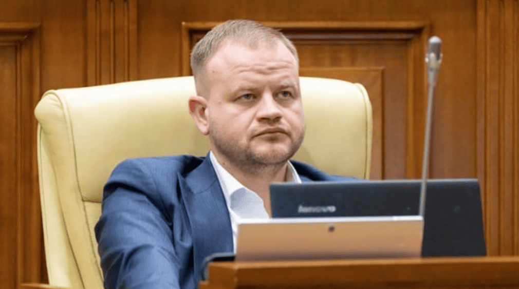 РОМАН РОШКА ЗАЙМЕТ ВАКАНТНОЕ КРЕСЛО В ПАРЛАМЕНТЕ ПОСЛЕ ОТСТАВКИ АЛЕКСАНДРА ТРУБКИ