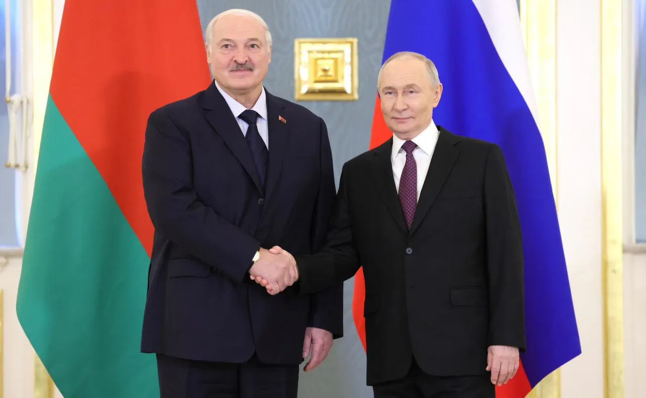 ЛУКАШЕНКО НЕОЖИДАННО ПРИЛЕТЕЛ В МОСКВУ ОБСУДИТЬ ВОПРОСЫ ОБЕСПЕЧЕНИЯ БЕЗОПАСНОСТИ