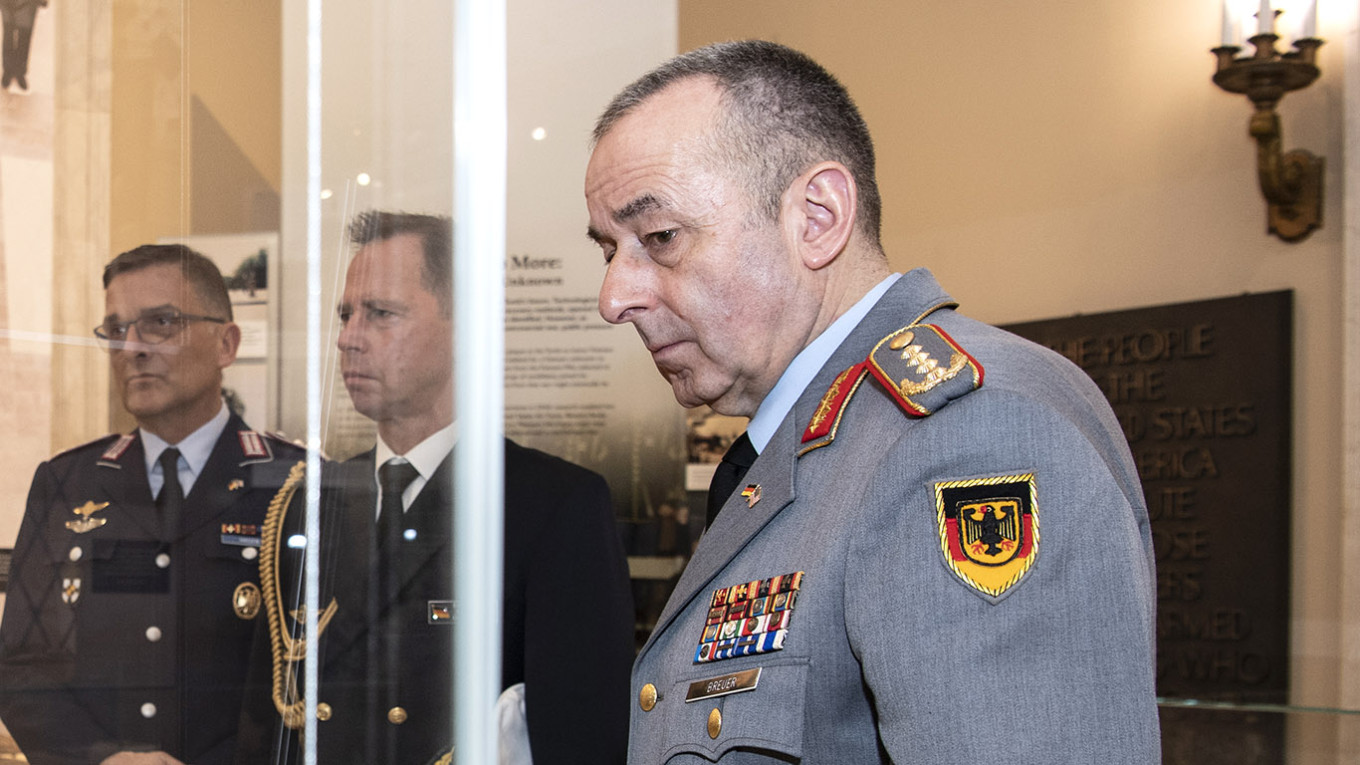 НЕМЕЦКИЙ ГЕНЕРАЛ ПРЕДУПРЕДИЛ О ПОДГОТОВКЕ РОССИЕЙ ЭКОНОМИКИ И АРМИИ К МАСШТАБНОМУ КОНФЛИКТУ С ЗАПАДОМ