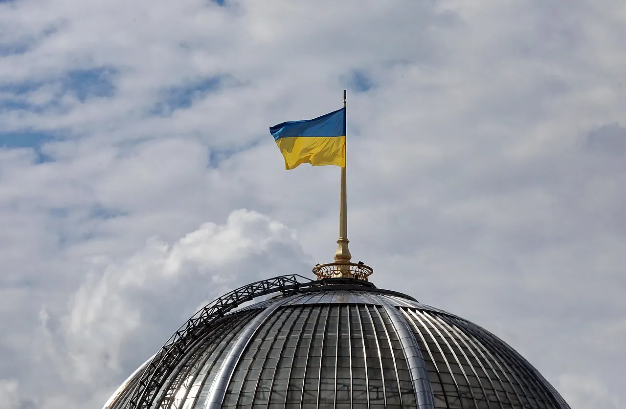 РАДА ГОТОВИТСЯ ПЕРЕНЕСТИ ЗАСЕДАНИЯ В ПОДВАЛ И ПРИЗНАТЬ КИЕВ ПРИФРОНТОВЫМ