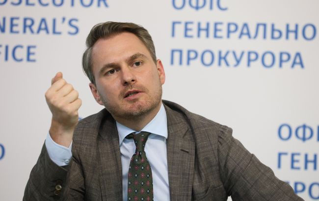 ГЕНПРОКУРОР УКРАИНЫ ПОСЛЕ СКАНДАЛЬНЫХ ЗАЯВЛЕНИЙ ПОКИНУЛ СТРАНУ