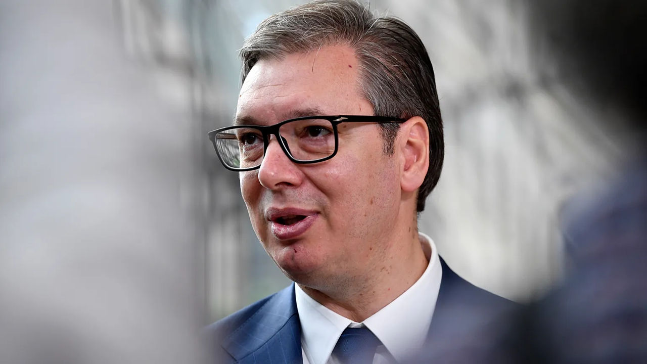 ПРАВИТЕЛЬСТВО СЕРБИИ ПРЕДЛОЖИЛО ВУЧИЧУ РАСПУСТИТЬ ПАРЛАМЕНТ И НАЗНАЧИТЬ ВЫБОРЫ