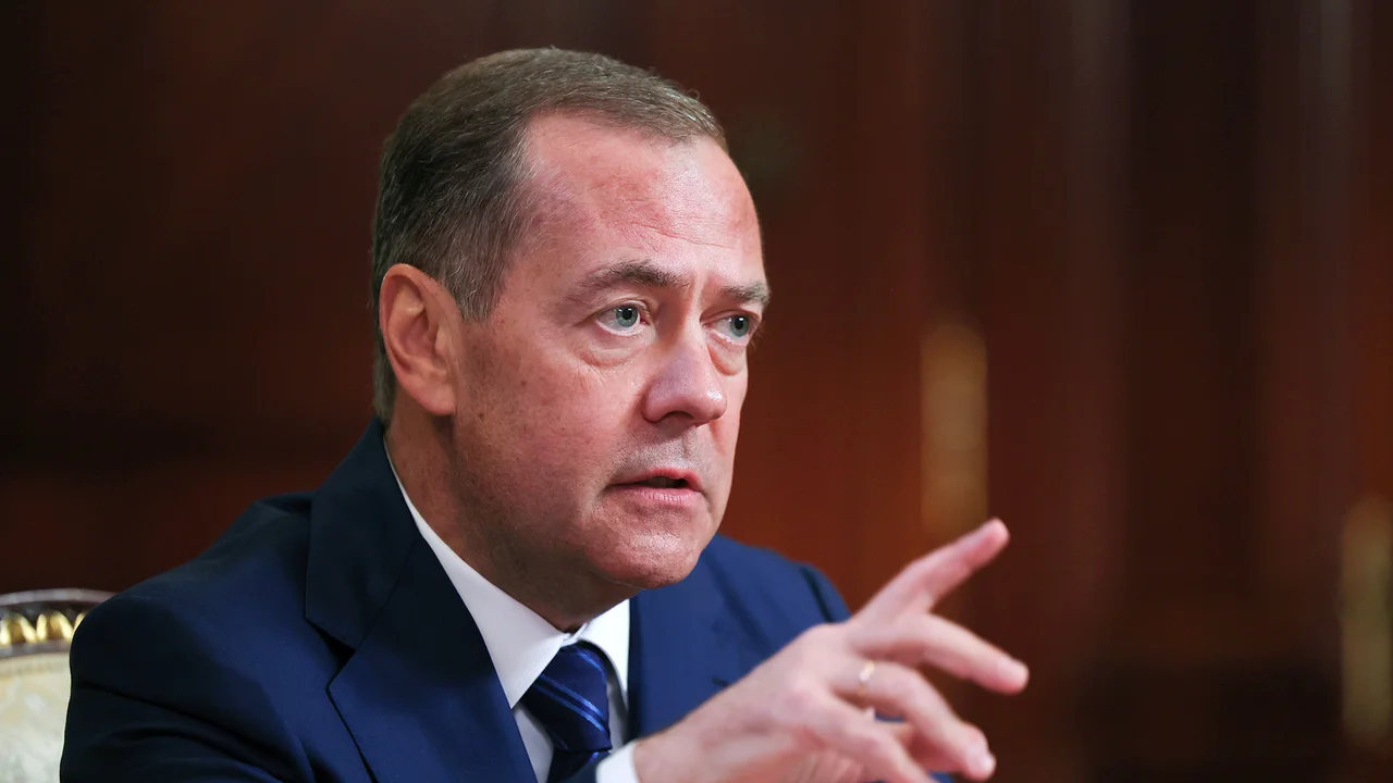 МЕДВЕДЕВ РАССКАЗАЛ О ПЛАНАХ «ЕДИНОЙ РОССИИ» ПОСЛЕ ПОБЕДЫ НА ВЫБОРАХ
