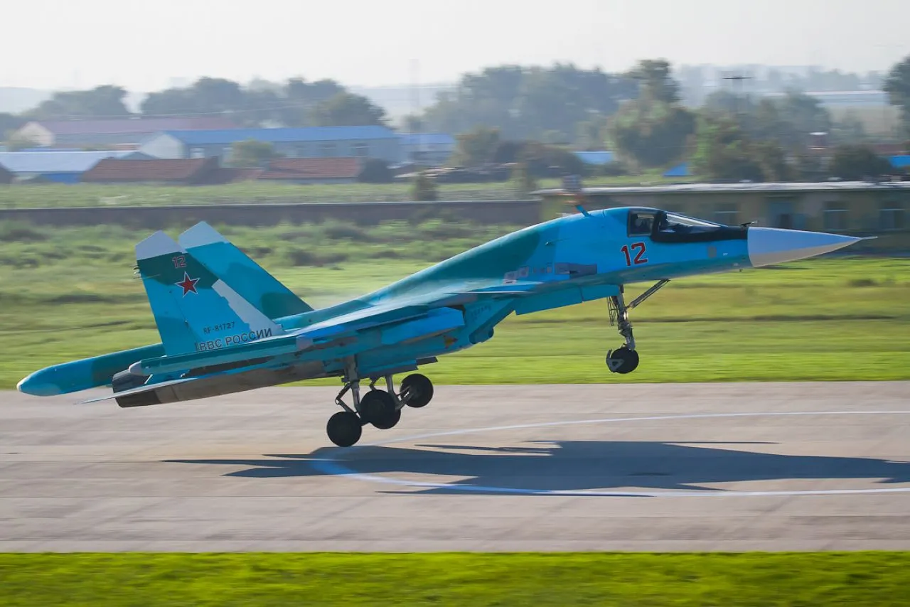ПОЛНАЯ ЭСКАДРИЛЬЯ РУССКИХ СУ-34 ОДНОВРЕМЕННО НАНОСИЛА УДАРЫ ПО КРАМАТОРСКУ И ДНЕПРУ