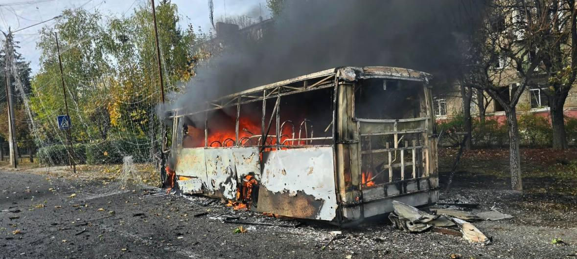 В КРАМАТОРСКЕ В РЕЗУЛЬТАТЕ АВИАУДАРА ПО РЕЙСОВОМУ АВТОБУСУ ПОГИБЛИ БОЛЕЕ 30 ЧЕЛОВЕК