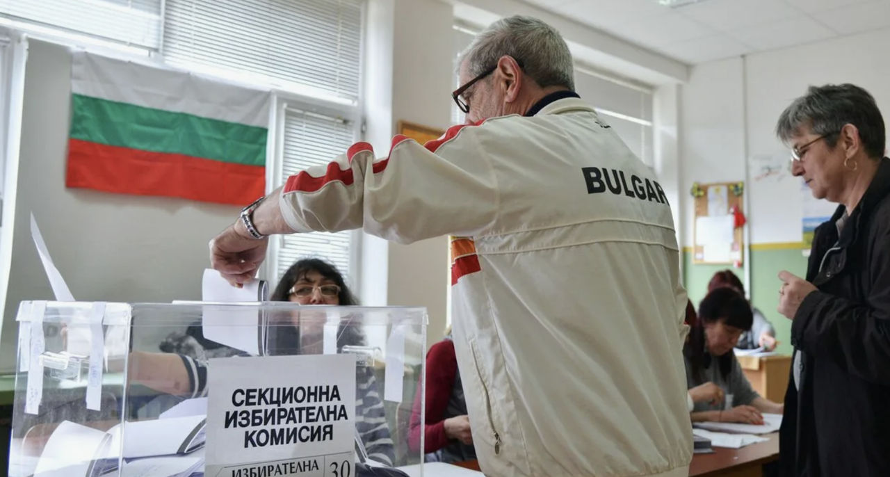 В БОЛГАРИИ ПРОХОДИТ ПЕРВЫЙ ТУР ПРЕЗИДЕНТСКИХ ВЫБОРОВ