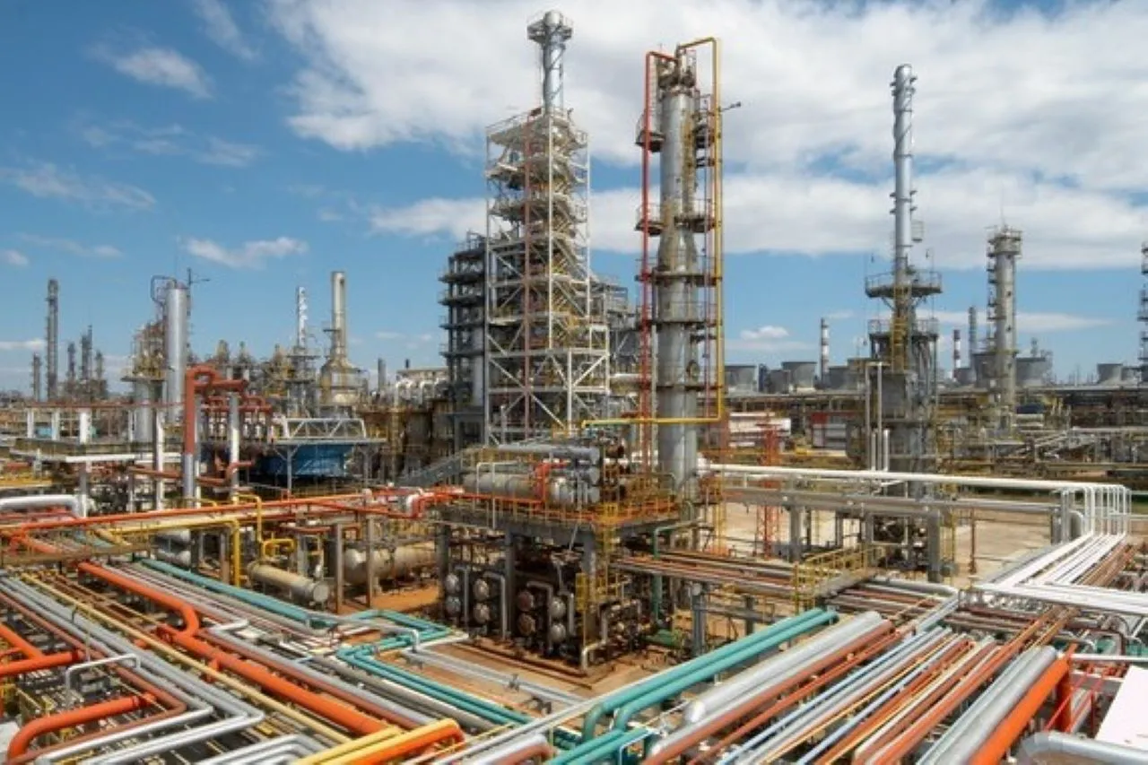 УКРАИНСКИЕ ВОЕННЫЕ УЖЕ ПЯТЫЕ СУТКИ НЕ АТАКУЮТ РОССИЙСКУЮ НЕФТЕПЕРЕРАБОТКУ